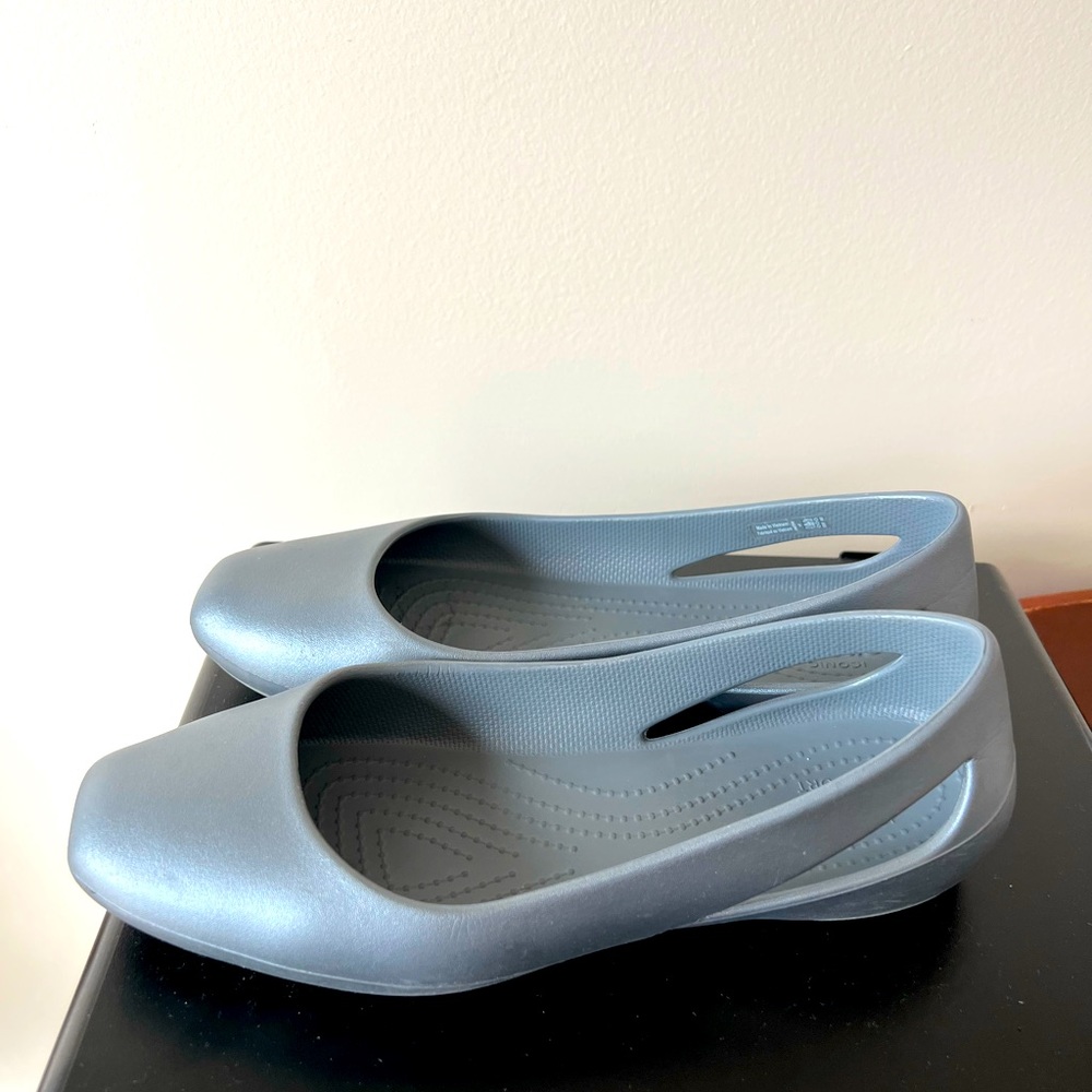 Crocs women flats ballet shoes,size 6